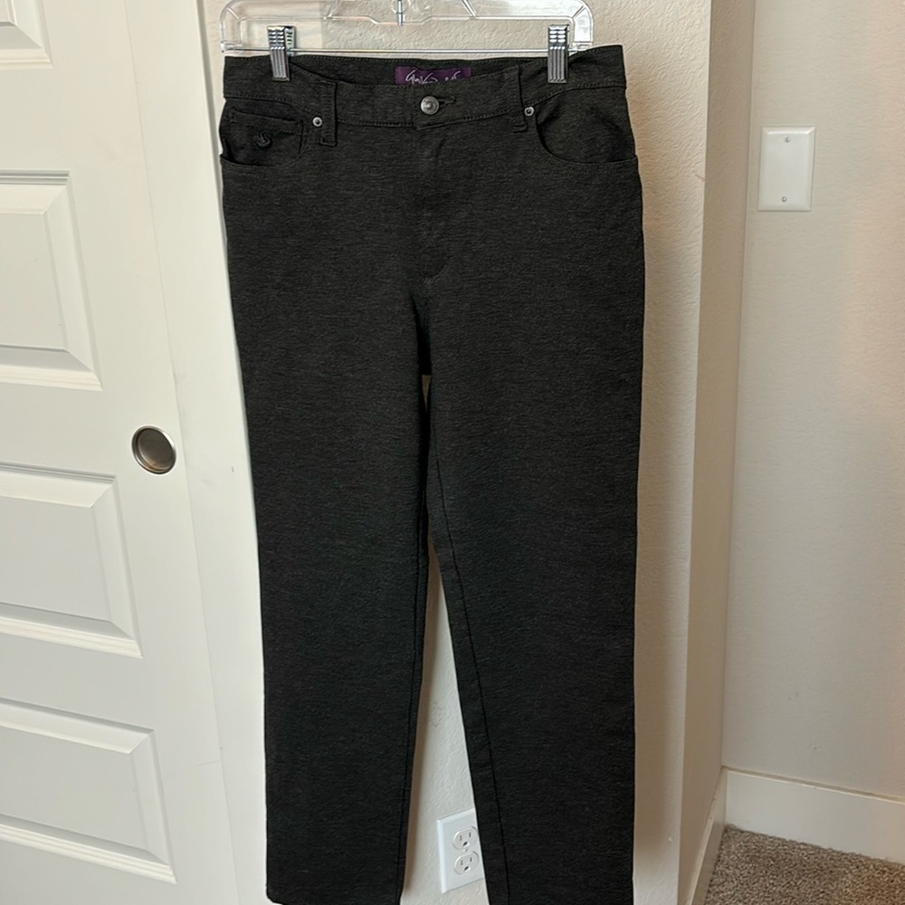 Ladies Gloria Vanderbilt “Amanda” stretch Jean size 10